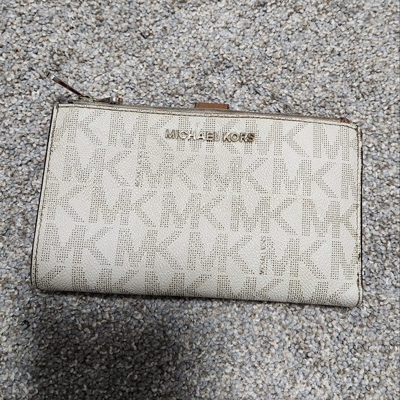 Michael Kors wallet - Picture 1 of 7